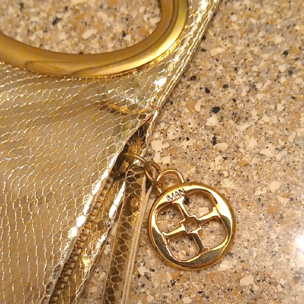 IMAN Unique Gold Snakeskin Design Print  Cluth Or Wristlet. NWOT
